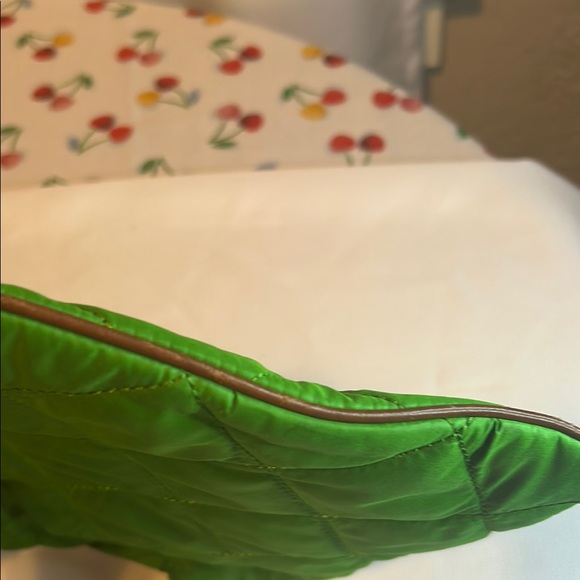 Tory Burch Green Quilted Crossbody Bag with Adjustable Strap - Picture 6 of 15